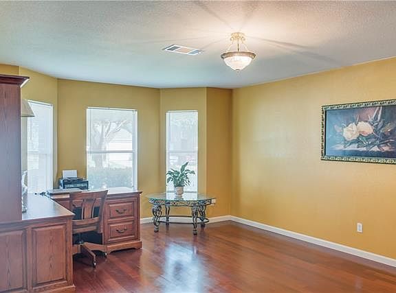 4th image of 1010 Skylark Hill Ln