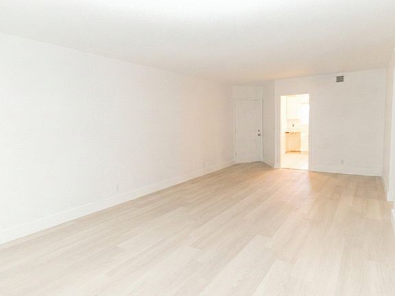 4th image of 7 Westwood Avenue #102c