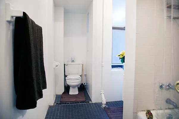 Rented by APT212 INC | media 36