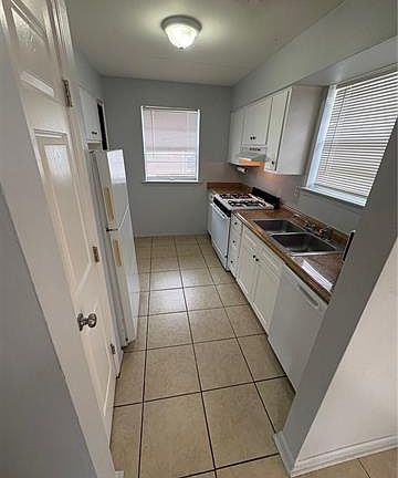3rd image of 2813 Bryant St APT A
