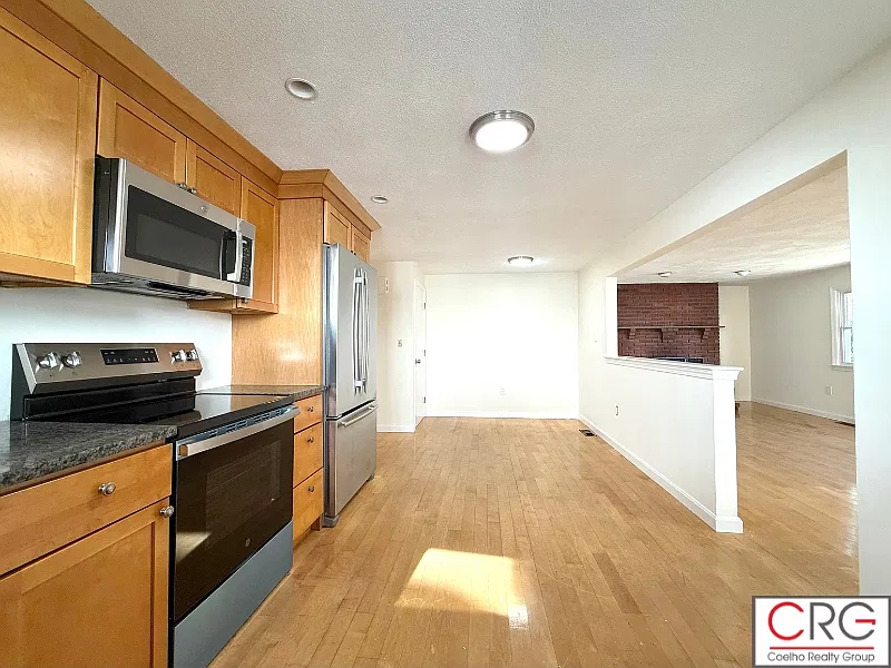 3 bed, 1100 sqft, $3,000 — Photo 2