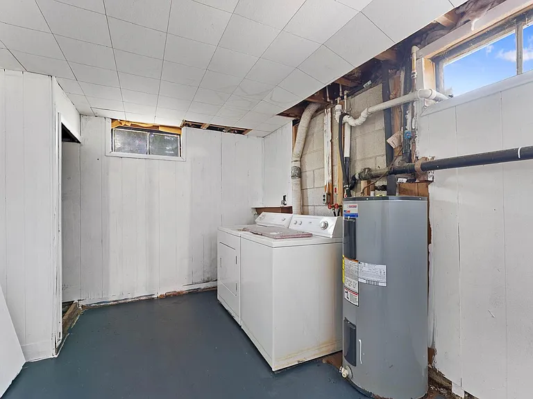 443 Manor Ave — Photo 14
