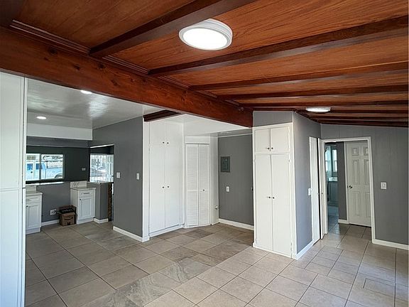 5th image of 5595 Gardendale St