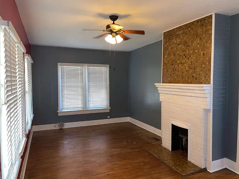 2153 Dauphin St — Photo 2