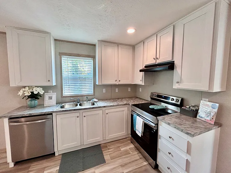 Hickory Knoll — Photo 90