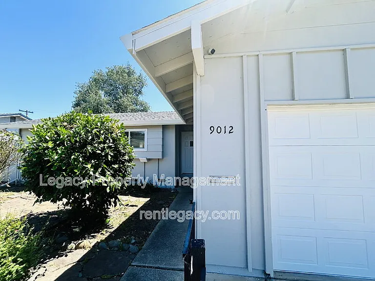 9012 Alderson Ave — Photo 3