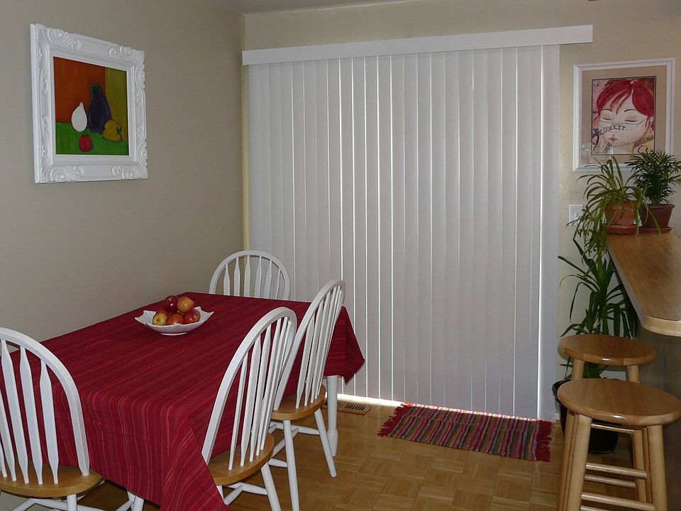 Dining area (with breakfast bar off kitchen)