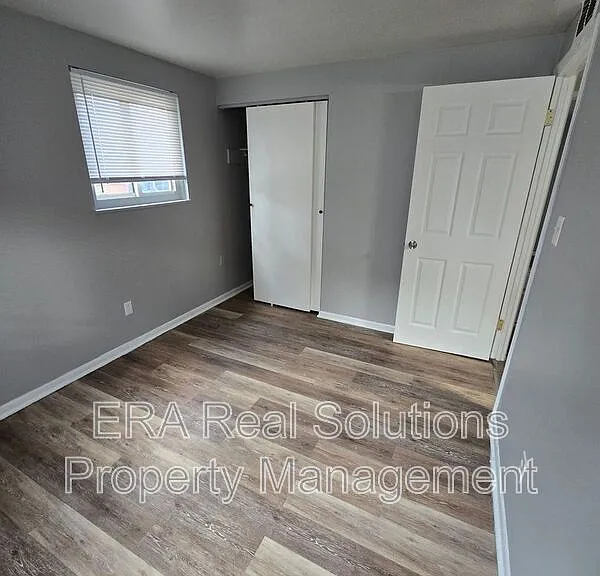 281 S Napoleon Ave #B — Photo 10