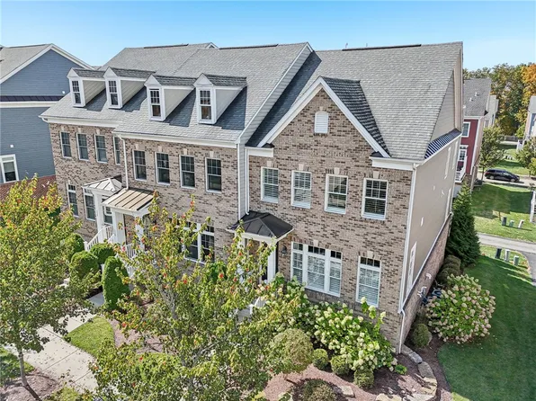 228 Venango Trl, Mars, PA 16046