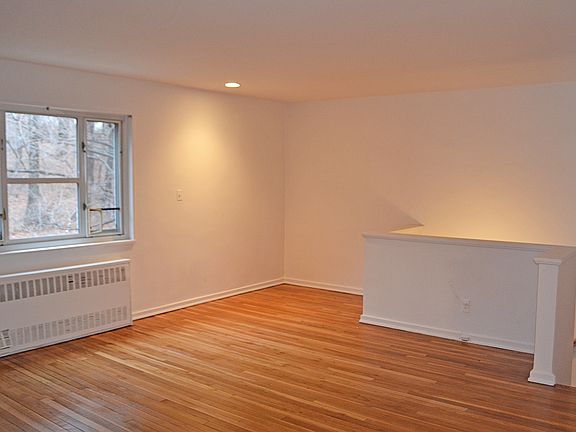 2nd image of 22706 Stronghurst Ave