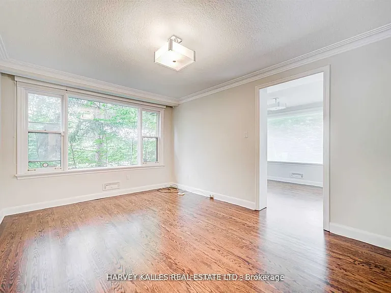 209 Lytton Blvd — Photo 4