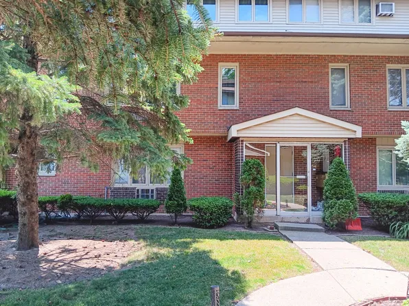 816 W Saint James St APT 1E, Arlington Heights, IL 60005