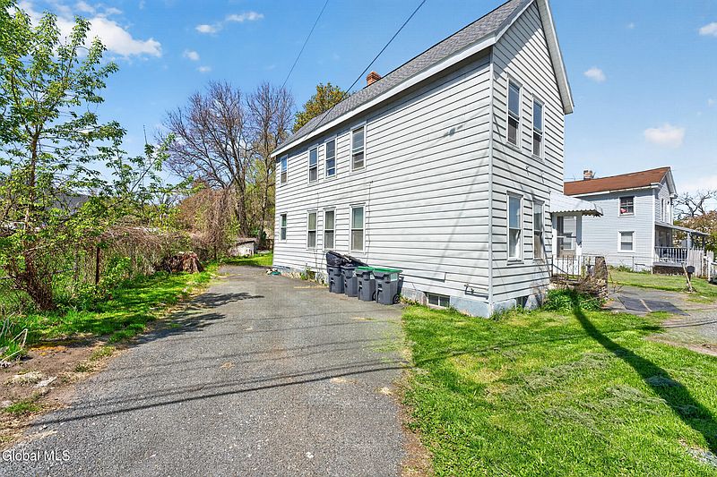 2nd image of 28 Mohawk Avenue