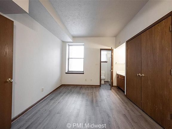 3rd image of 3707 N Meridian St APT 1A