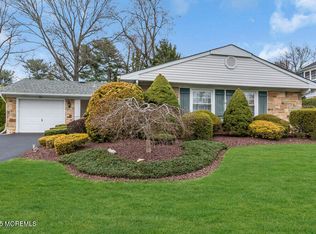 23 Oaklyn Ln, Aberdeen, NJ 07747