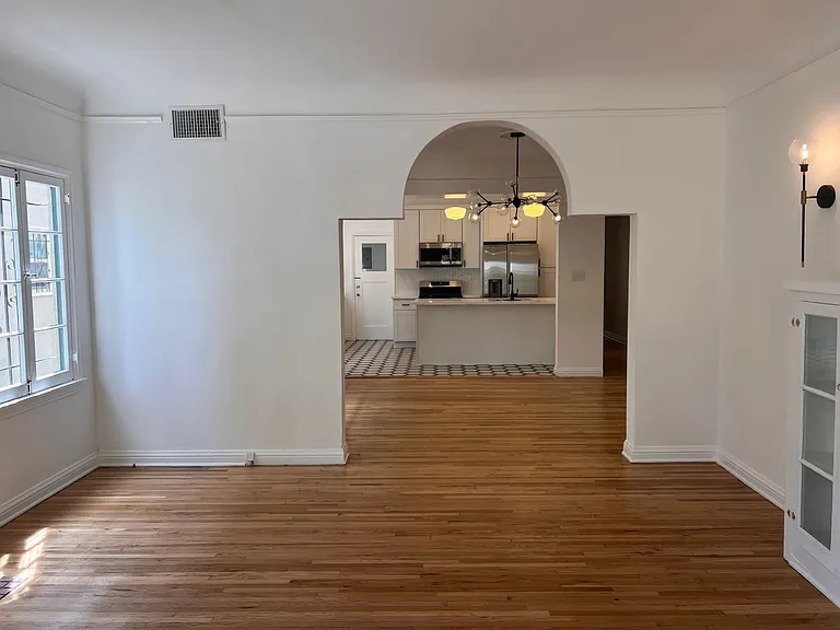 741 S Mansfield Ave — Photo 3
