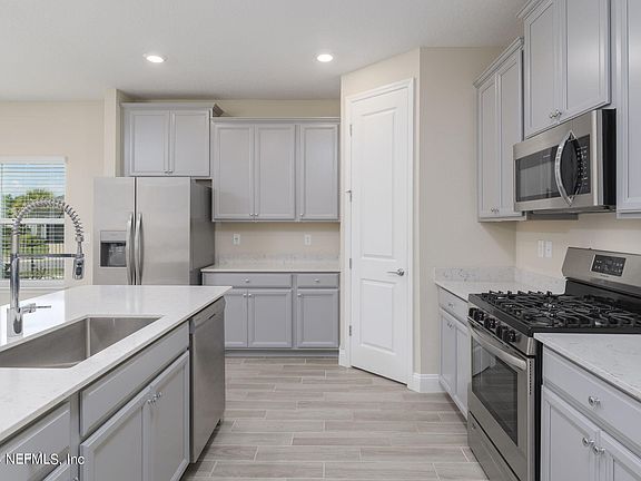 3rd image of 32 SADLER Court