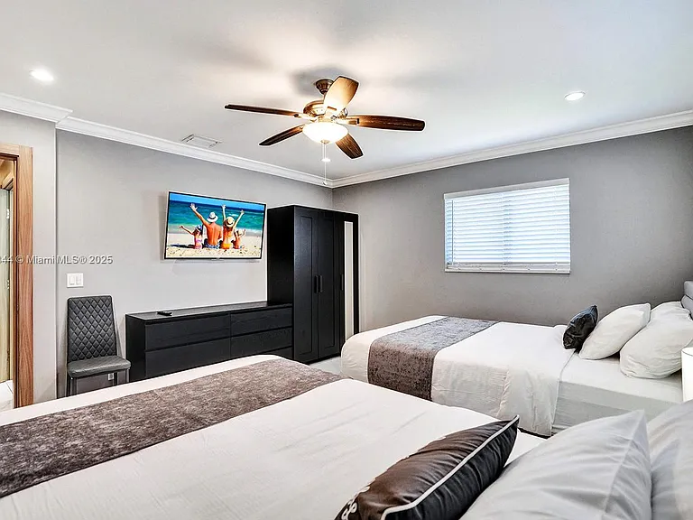 1301 Rodman St — Photo 14