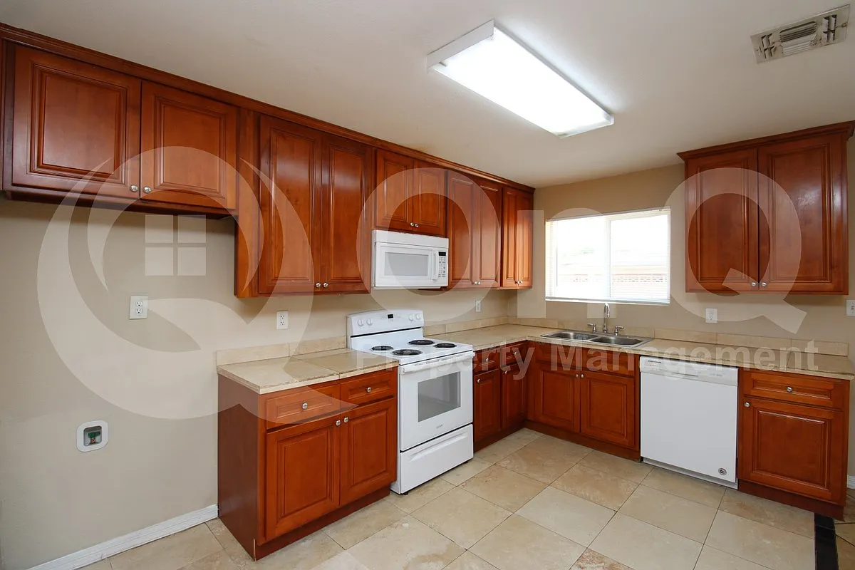 4 bed, 2.0 bath, 1438 sqft, $1,895 — Photo 3