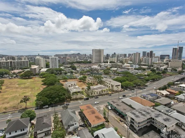 1325 Wilder Ave #20, Honolulu, HI 96822