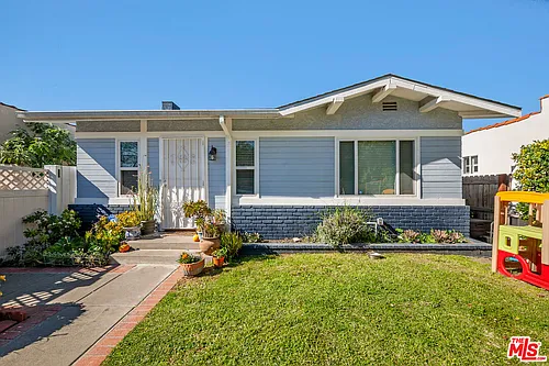 2227 Alsace Ave Photo 1