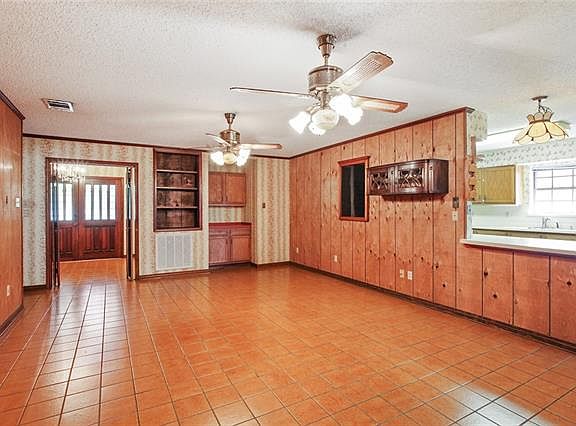 4th image of 642 Resor Ave