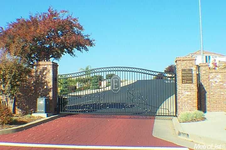 1st image of 779 Heritage Pl