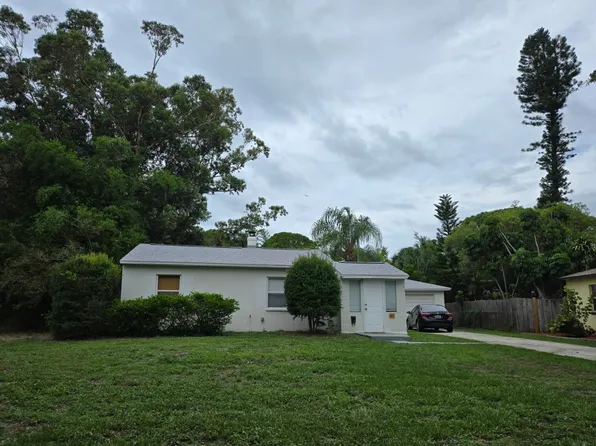 1611 Canterbury Rd N, Saint Petersburg, FL 33710