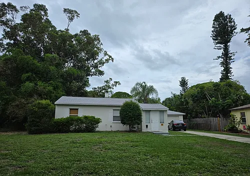 1611 Canterbury Rd N Photo 1