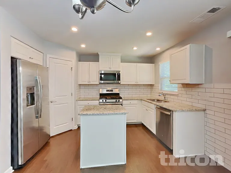 306 Heroit Ct — Photo 6