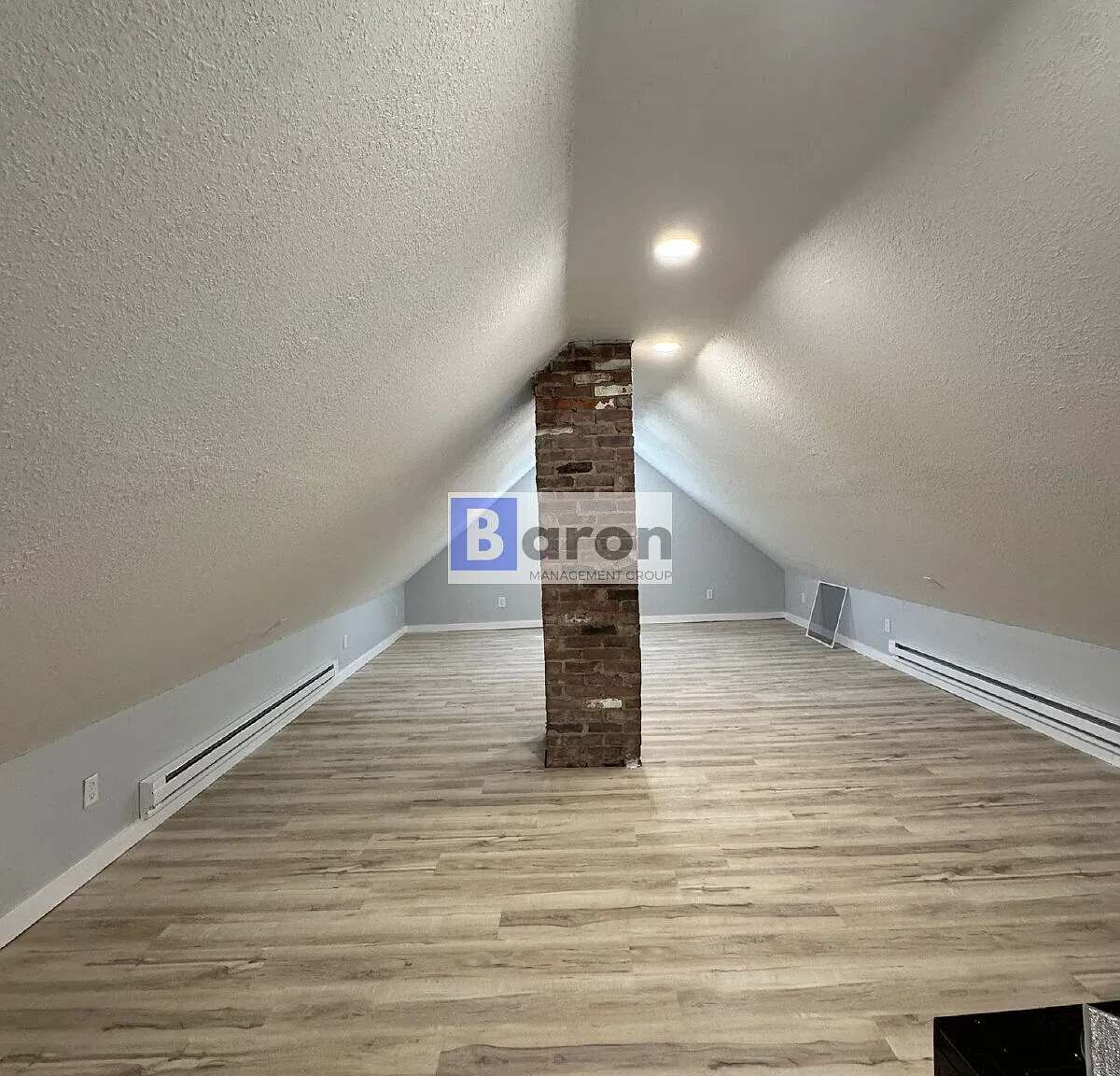 501 N Walnut St — Photo 3