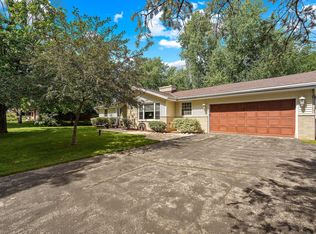 W225N8080 Rolling Hills Dr, Lisbon, WI