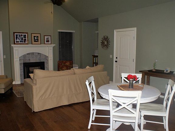 Living room + breakfast area