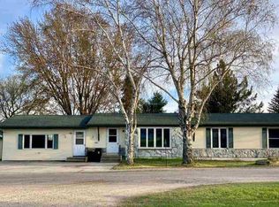 E8611 Court St, New London, WI 54961