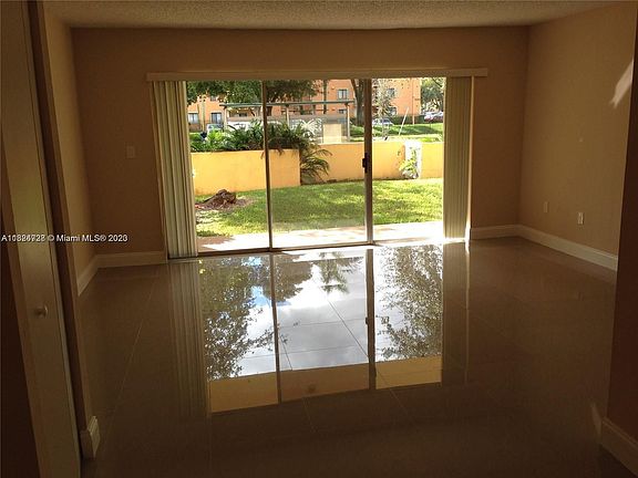 3rd image of 9351 Fontainebleau Blvd APT B122