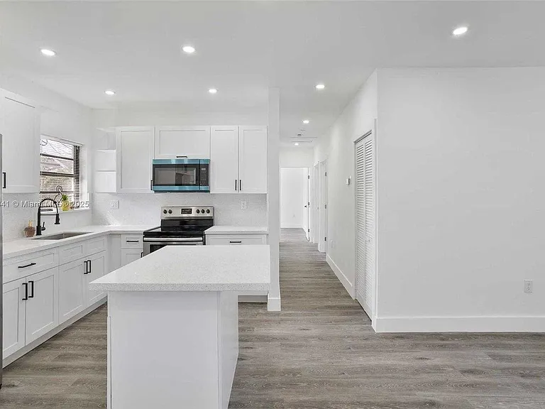 SW 34th Ct — Photo 2