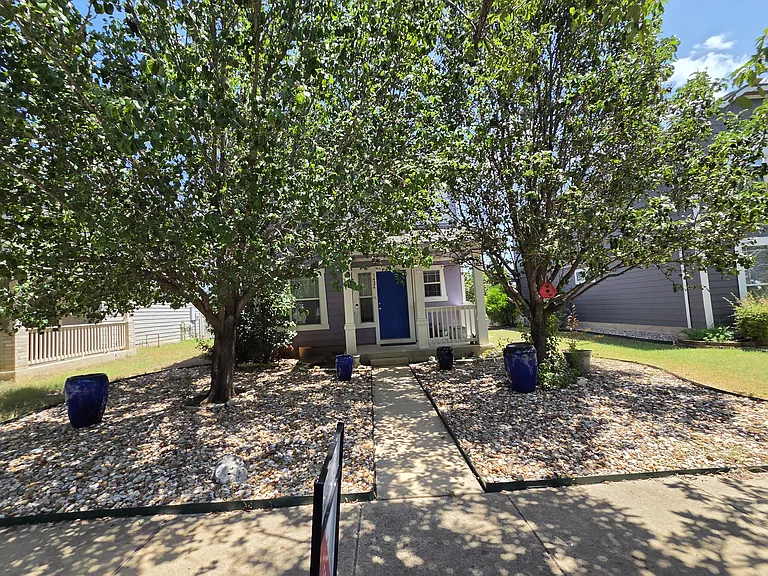 1426 Davis Mountain Loop — Photo 3