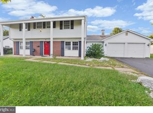 25 Club House Dr, Willingboro, NJ 08046
