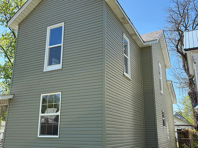205 N F St — Photo 2