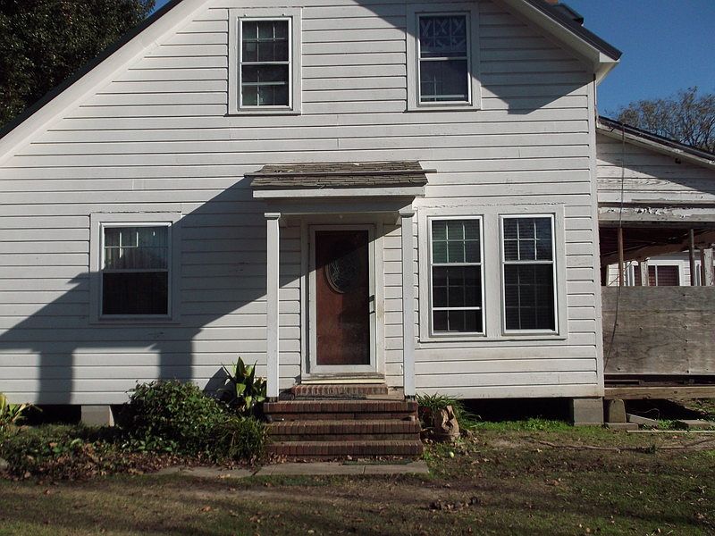 1st image of 208 Oakland St