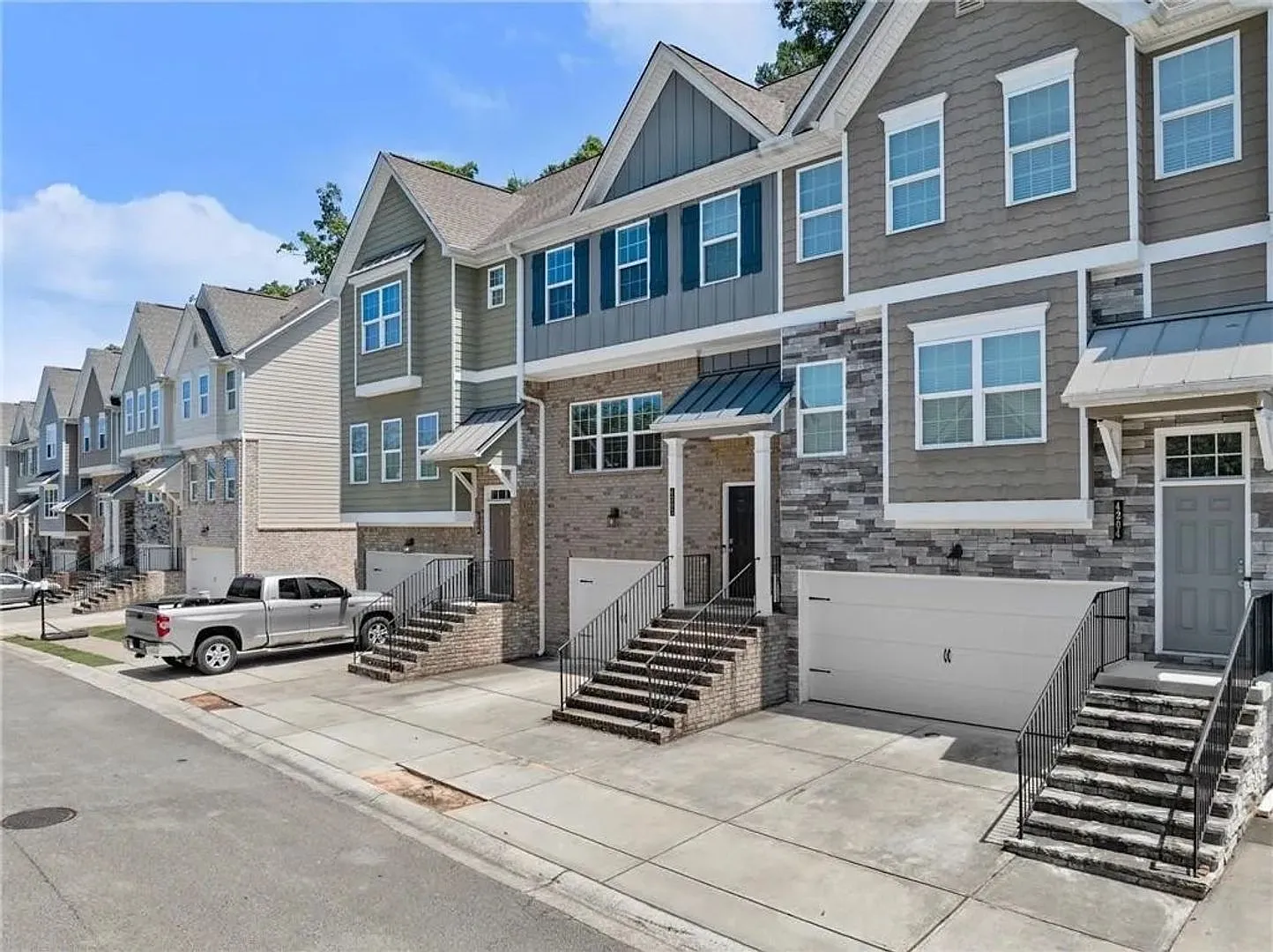 Room in 4 Bedroom Home at Chatham Ridge Dr — Photo 4