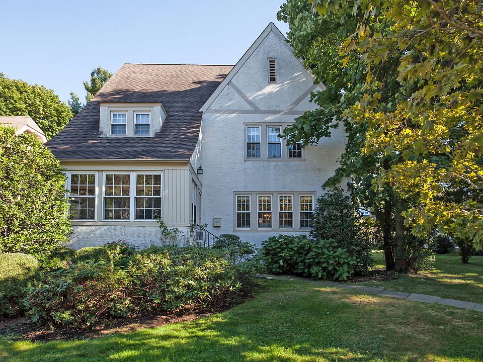 1st image of 15 Myrtle Blvd