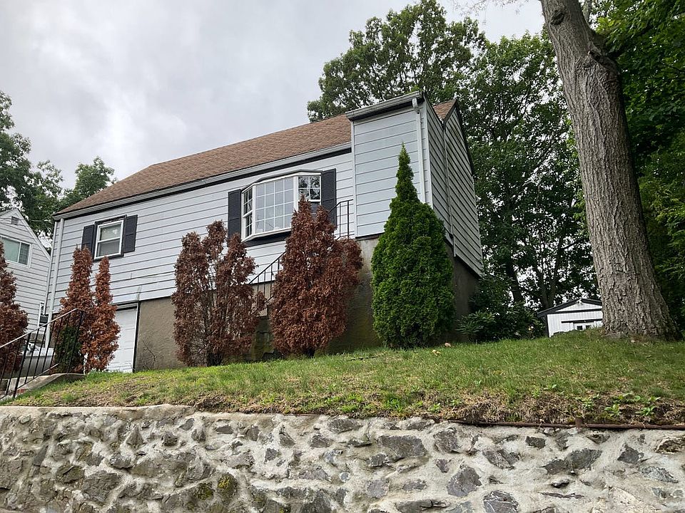 2nd image of 79 Decker St