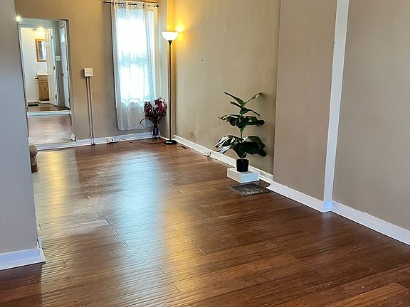 3rd image of 1624 Fairview St