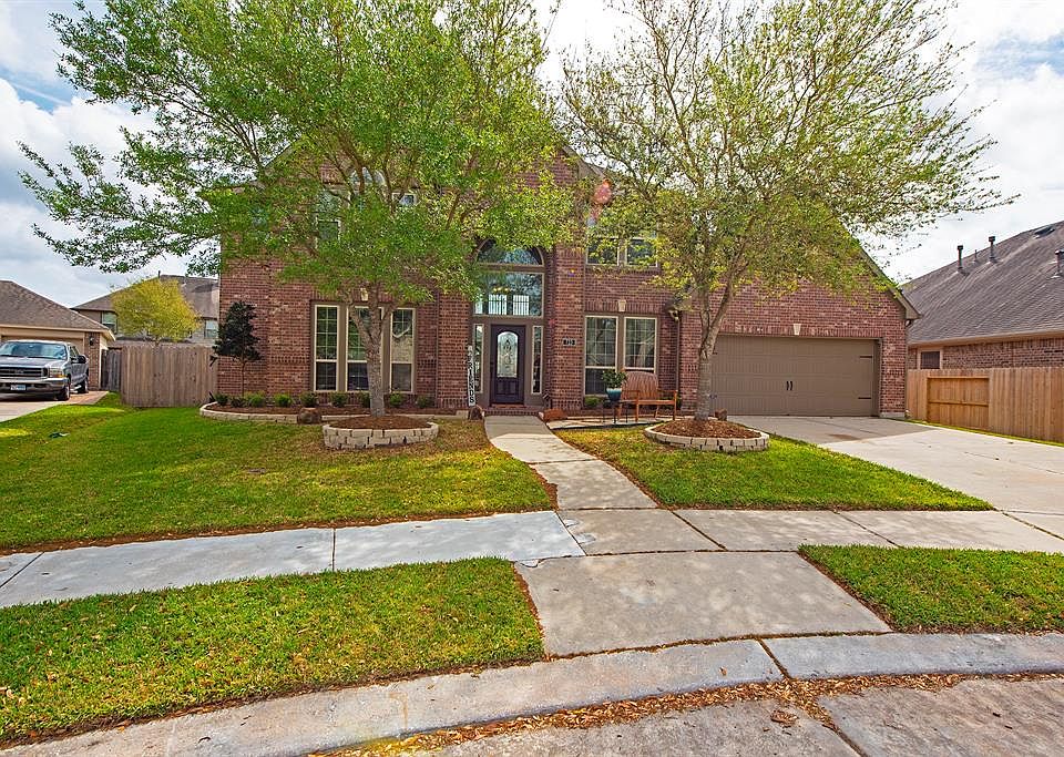 1st image of 723 Somerset Landing Ln