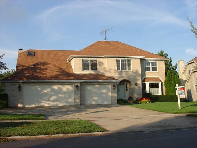 Great Curb Appeal !