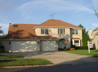 2748 Fox River Ln, Naperville, IL 60565