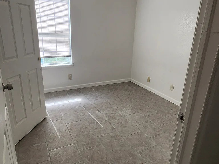 405 E Madison St — Photo 20