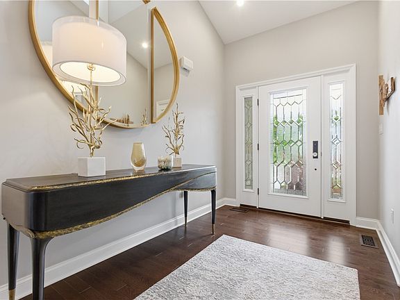 4th image of 124 Greystone Dr