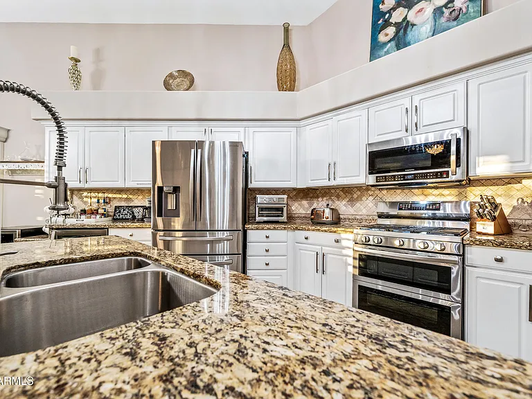 1817 E Willow Tree Ct — Photo 15
